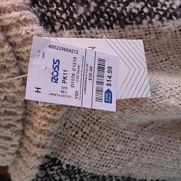 NORTHERN ANGEL CROCHET TURTLE NECK SHAWL/PONCHO - Picture 8 of 8